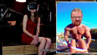 Российские порно модели тестируют шлем виртуальной реальности