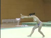 Сисястая гимнастка