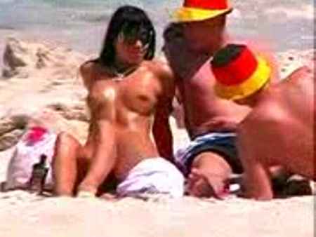 Порно видео Подсматривание на пляже