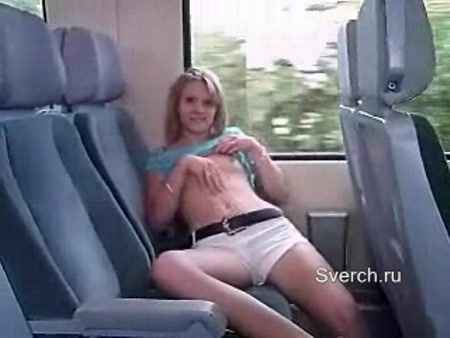 Порно ролик Забавляются в автобусе