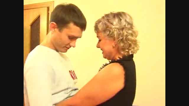 Порно відео Russian Mature Blonde with a Young Guy